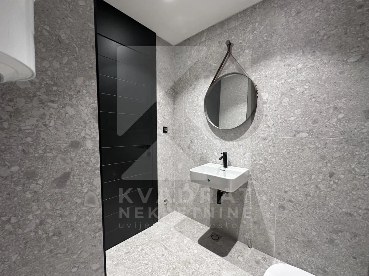 Prodaja, četvorosoban stan, 107m², Centar, Kolašin