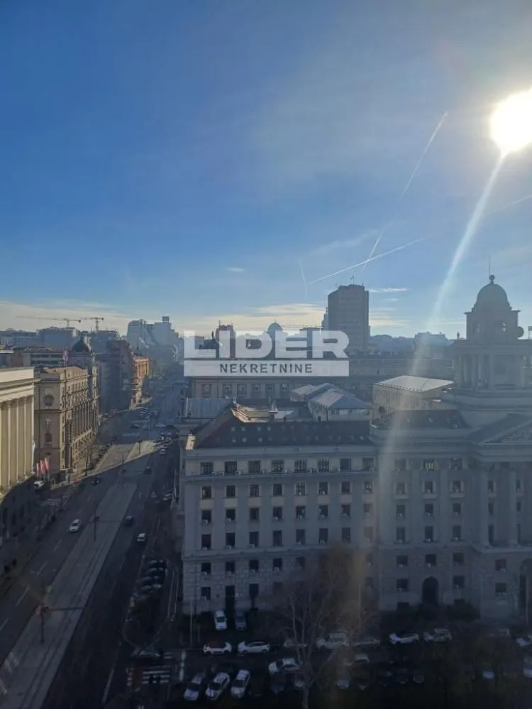 Izdavanje, poslovni prostor, 164m², Savski Trg, Beograd