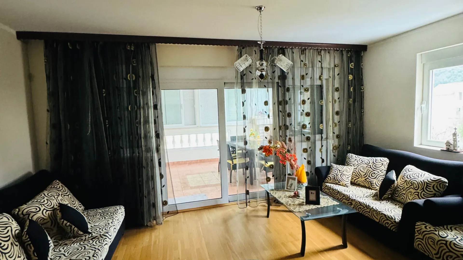 Prodaja, dvosoban stan, 78m², Lazi, Budva