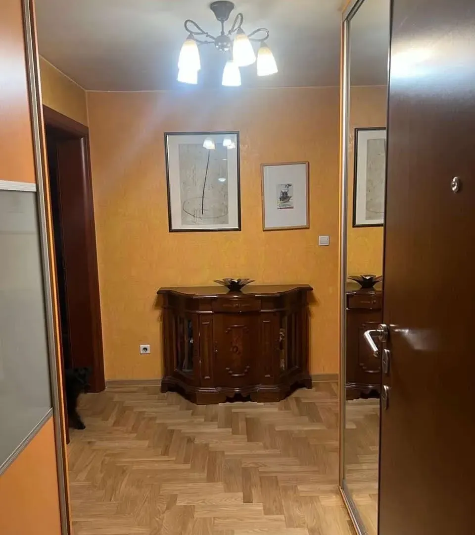 Izdavanje, trosoban stan, 130m², Preko Morače, Podgorica