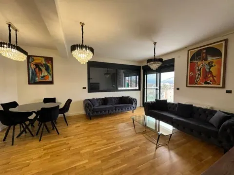 Izdavanje, trosoban stan, 130m², Dalmatinska ulica, Podgorica