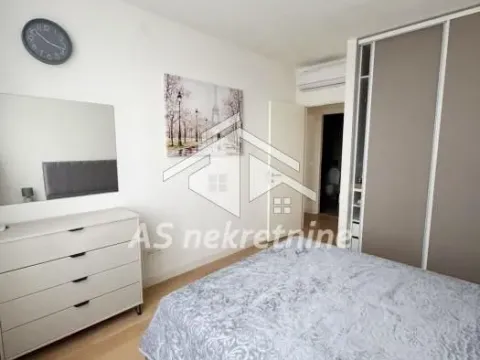 Izdavanje, trosoban stan, 84m², Savski Venac, Beograd - image 11
