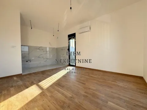 Izdavanje, dvosoban stan, 56m², Zabjelo, Podgorica - image 4