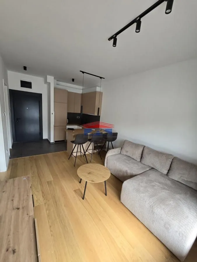 Izdavanje, jednosoban stan, 35m², Petrovaradin, Novi Sad