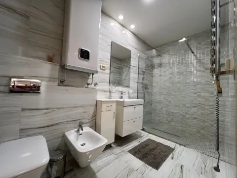 Izdavanje, trosoban stan, 103m², Momišići, Podgorica - image 10