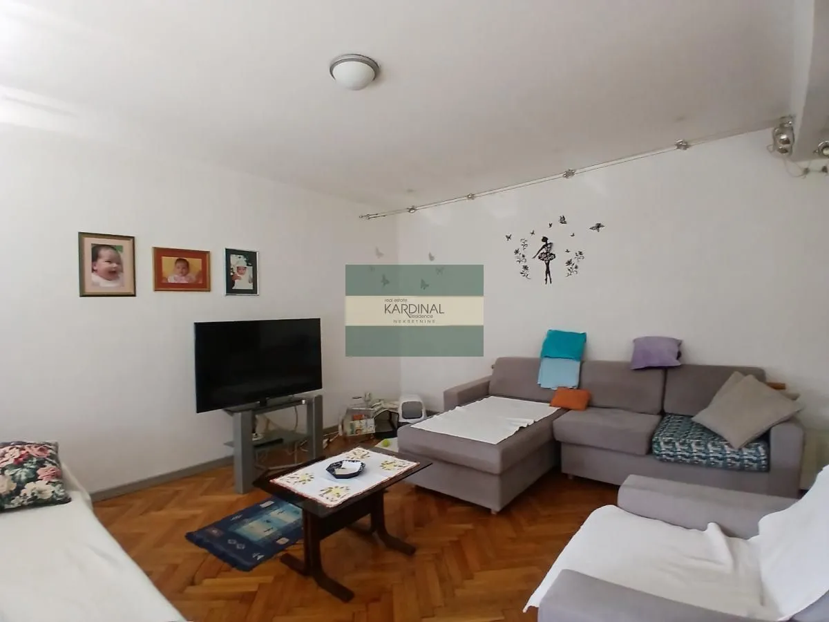 Izdavanje, trosoban stan, 78m², Centar, Jagodina