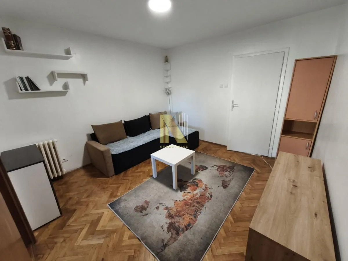 Izdavanje, dvosoban stan, 40m², Bulevar Oslobodjenja, Novi Sad Sve Podlokacije