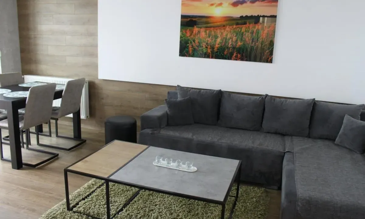 Izdavanje, trosoban stan, 61m², Centar, Niš