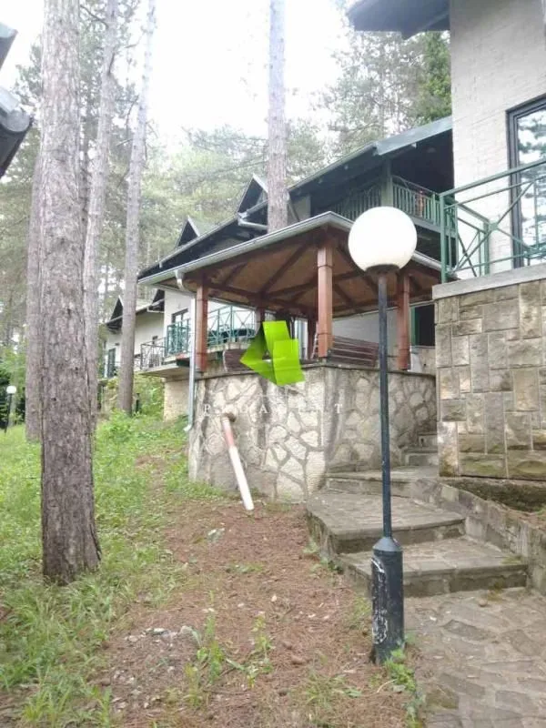 Prodaja, trosoban stan, 52m², Vrnjačka Banja, Srbija