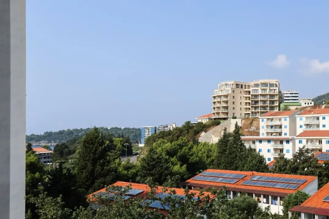 Rent, one bedroom apartment, 45m², Bečići, Budva