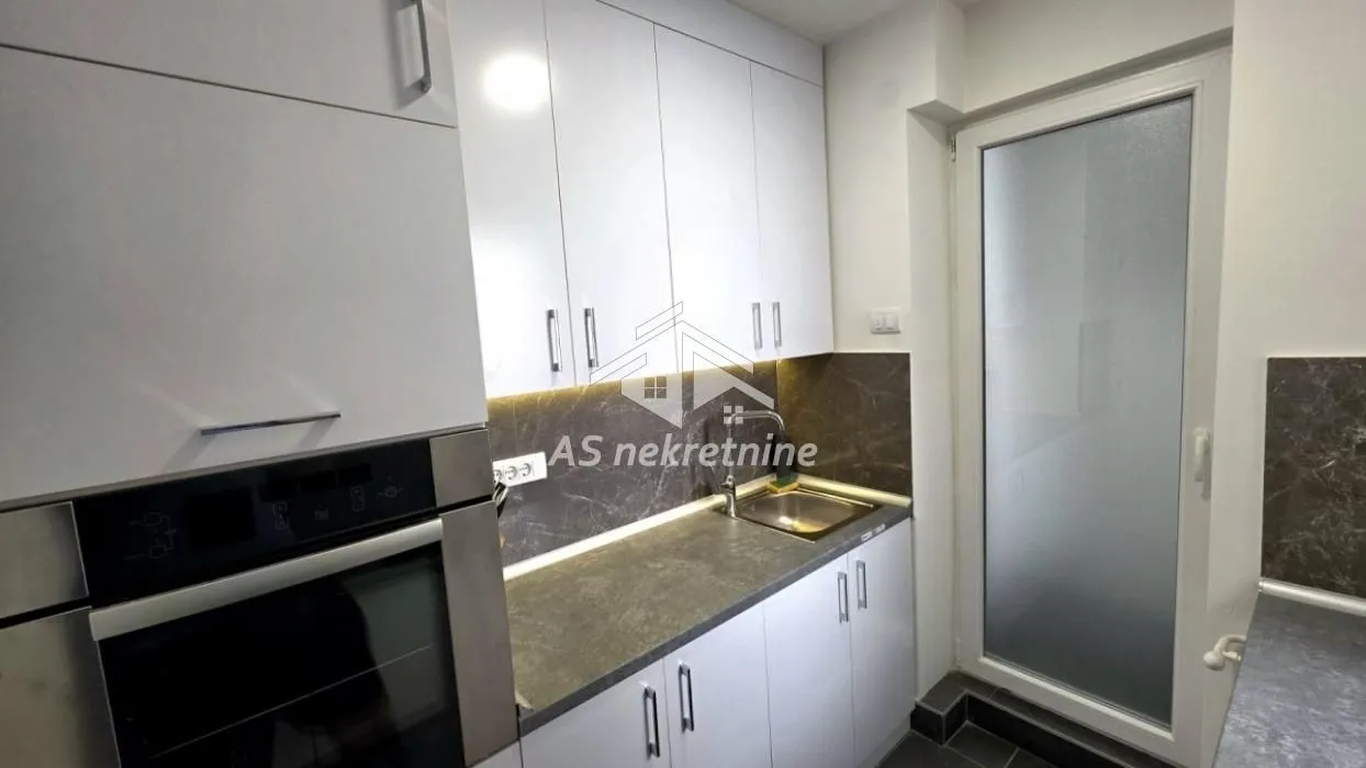 Izdavanje, dvosoban stan, 46m², Slavija, Vračar Sve Podlokacije