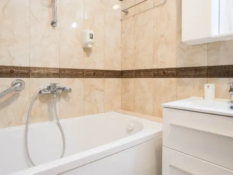 Rent, one bedroom apartment, 67m², Bečići, Budva - image 8