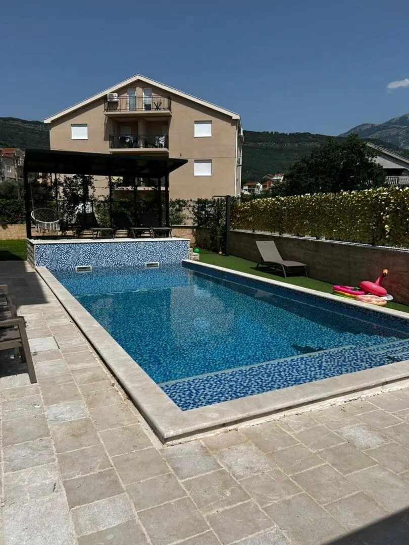 Rent, house, 200m², Mrčevac, Tivat