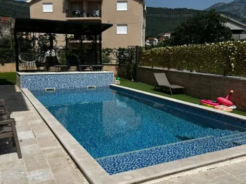 Rent, house, 200m², Mrčevac, Tivat - image 1