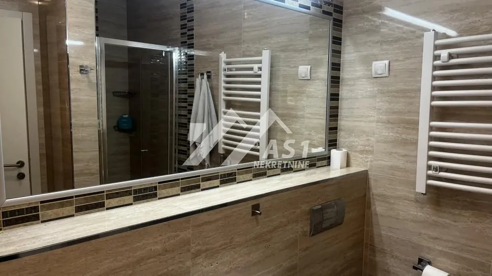 Izdavanje, trosoban stan, 85m², Adamovićevo Naselje, Novi Sad Sve Podlokacije