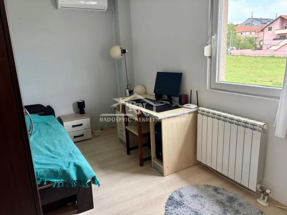 Prodaja, četvorosoban stan, 89m², Petlovo Brdo, Beograd