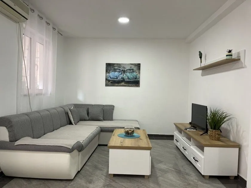 Rent, one bedroom apartment, 40m², Podkošljun, Budva