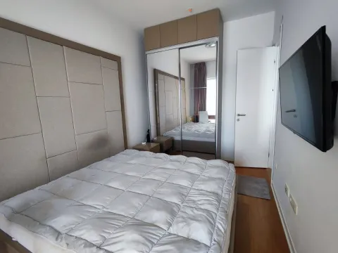 Izdavanje, dvosoban stan, 77m², Centar, Budva - image 2