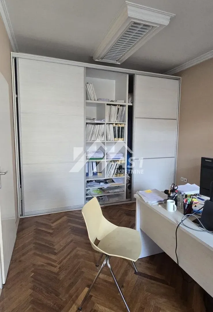 Izdavanje, poslovni prostor, 68m², Centar, Novi Sad