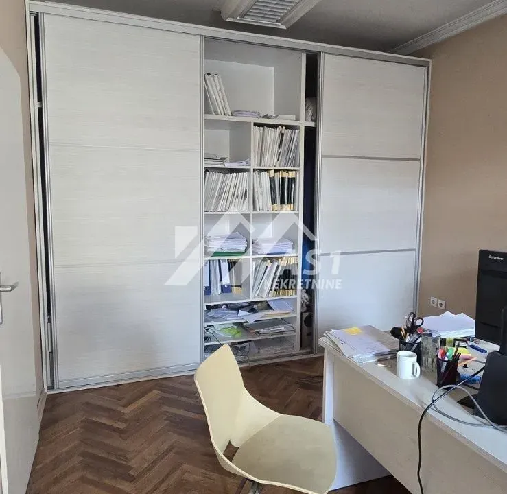Izdavanje, poslovni prostor, 68m², Centar, Novi Sad