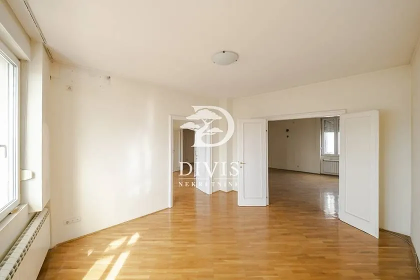 Izdavanje, četvorosoban stan, 160m², Stari Grad, Beograd