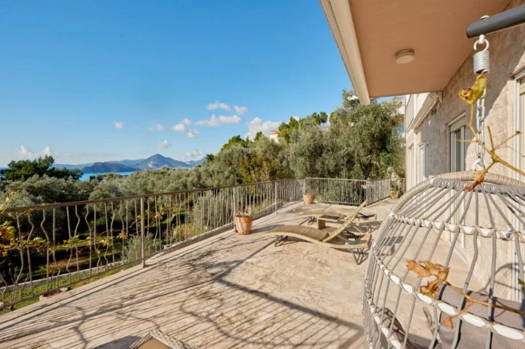 Sale, three bedroom apartment, 207m², Sveti Stefan, Budva