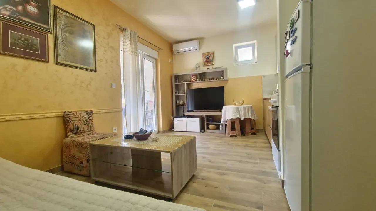 Izdavanje, jednosoban stan, 45m², Budva, Crna Gora
