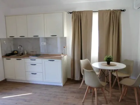 Izdavanje, jednosoban stan, 45m², Zelenika, Herceg Novi - image 4