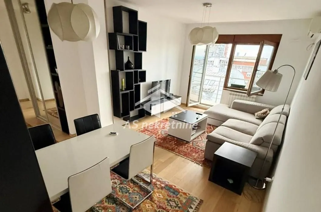 Izdavanje, trosoban stan, 73m², Vračar Sve Podlokacije, Beograd