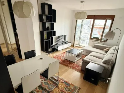 Izdavanje, trosoban stan, 73m², Vračar Sve Podlokacije, Beograd - image 1