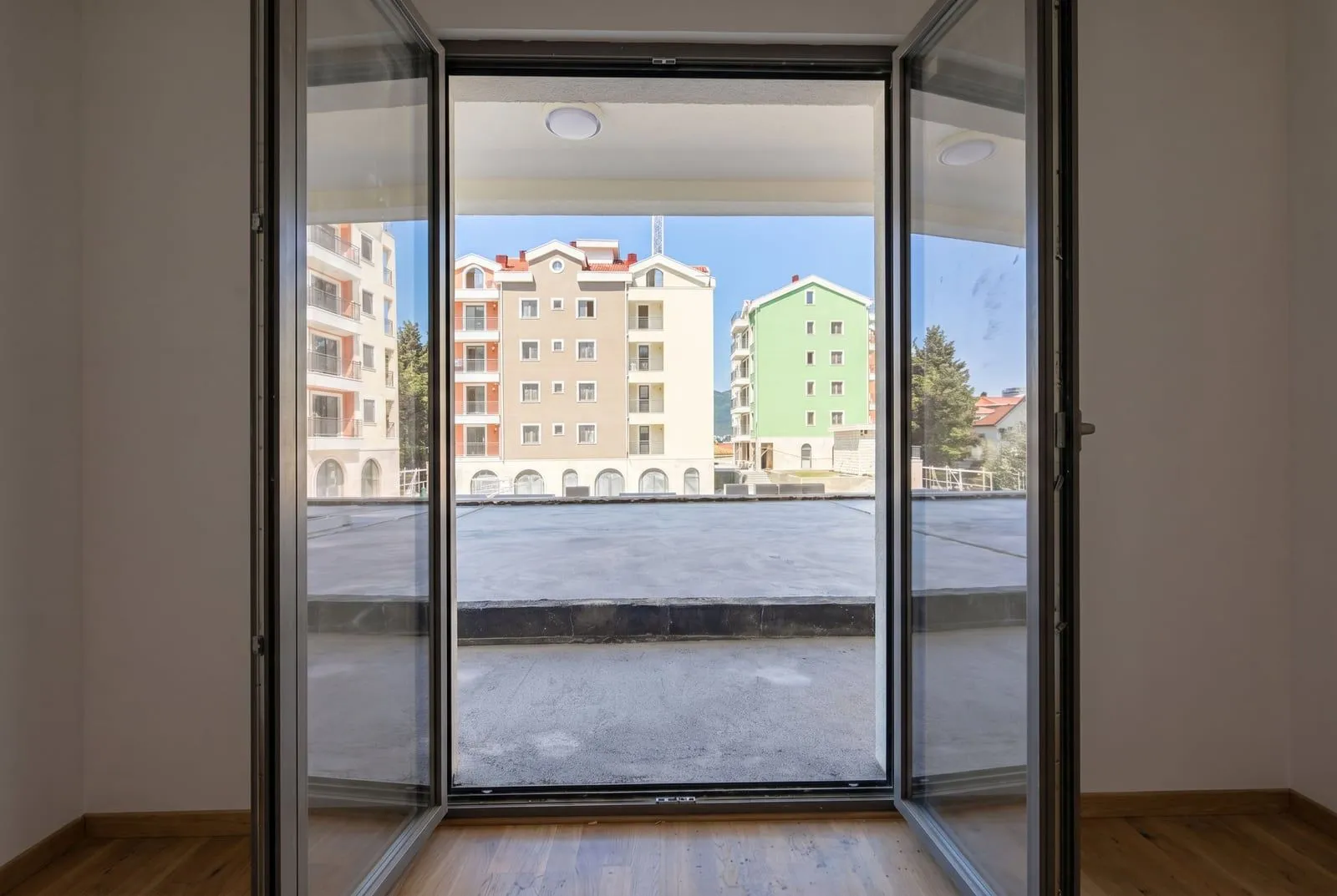 Prodaja, dvosoban stan, 37m², Tivat, Crna Gora