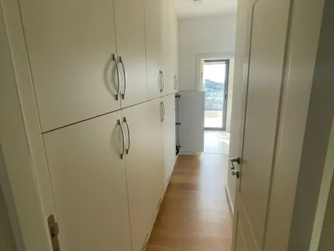 Izdavanje, trosoban stan, 159m², Gornja Lastva, Tivat - image 5