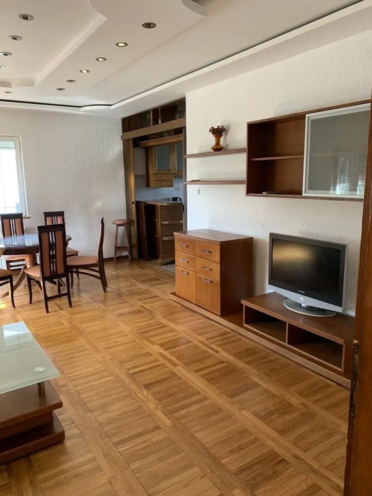 Izdavanje, kuća, 120m², Blok 9, Podgorica