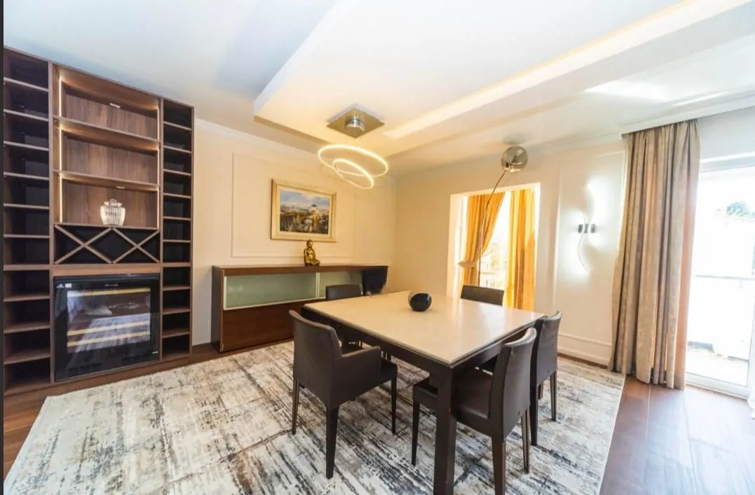 Izdavanje, trosoban stan, 165m², Gorica C, Podgorica