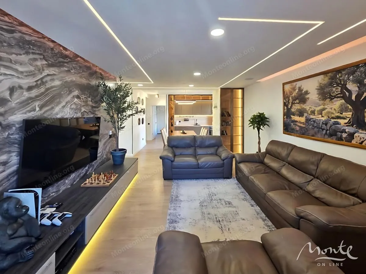 Sale, three bedroom apartment, 106m², Bečići, Budva