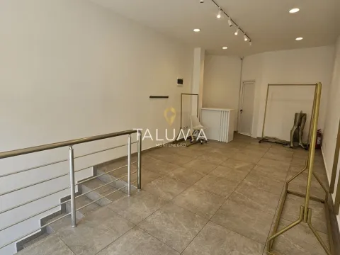 Rent, office space, 40m², Stari Aerodrom, Podgorica - image 2
