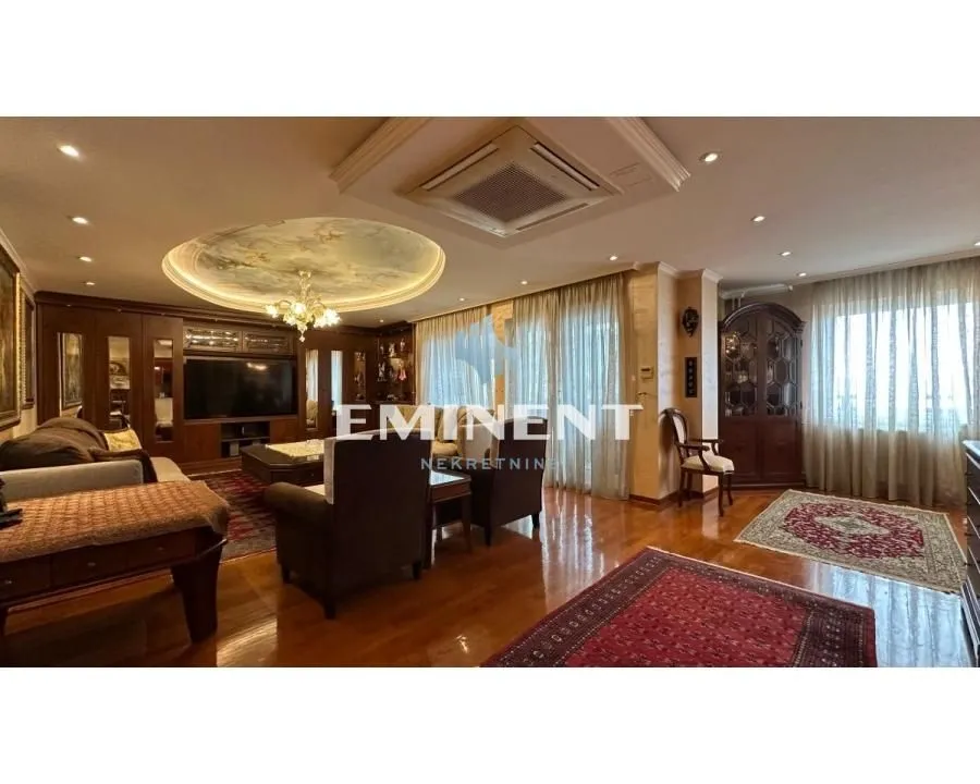 Izdavanje, trosoban stan, 140m², Stari Grad, Beograd