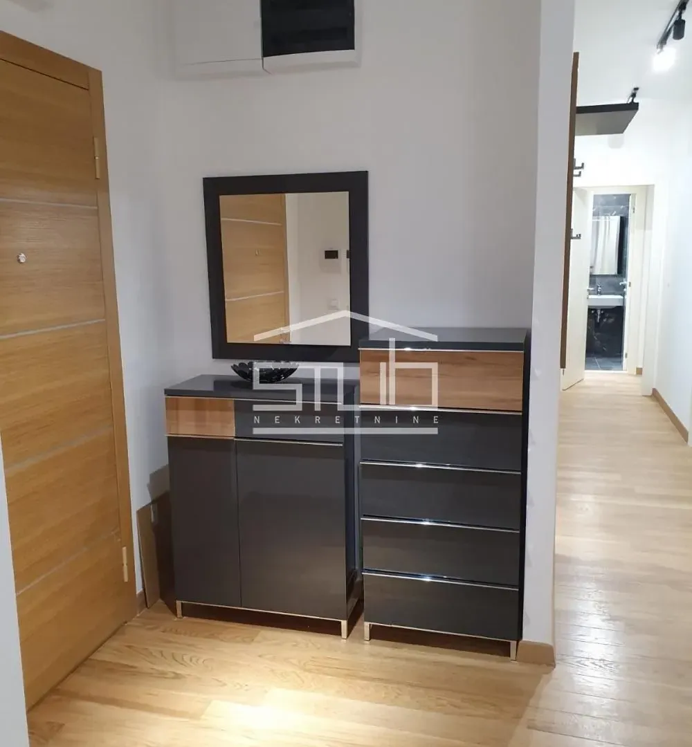 Izdavanje, trosoban stan, 105m², Novi Beograd Blok 65, Novi Beograd Sve Podlokacije