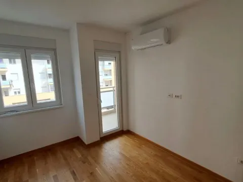 Rent, two bedroom apartment, 64m², City Kej, Podgorica - image 3