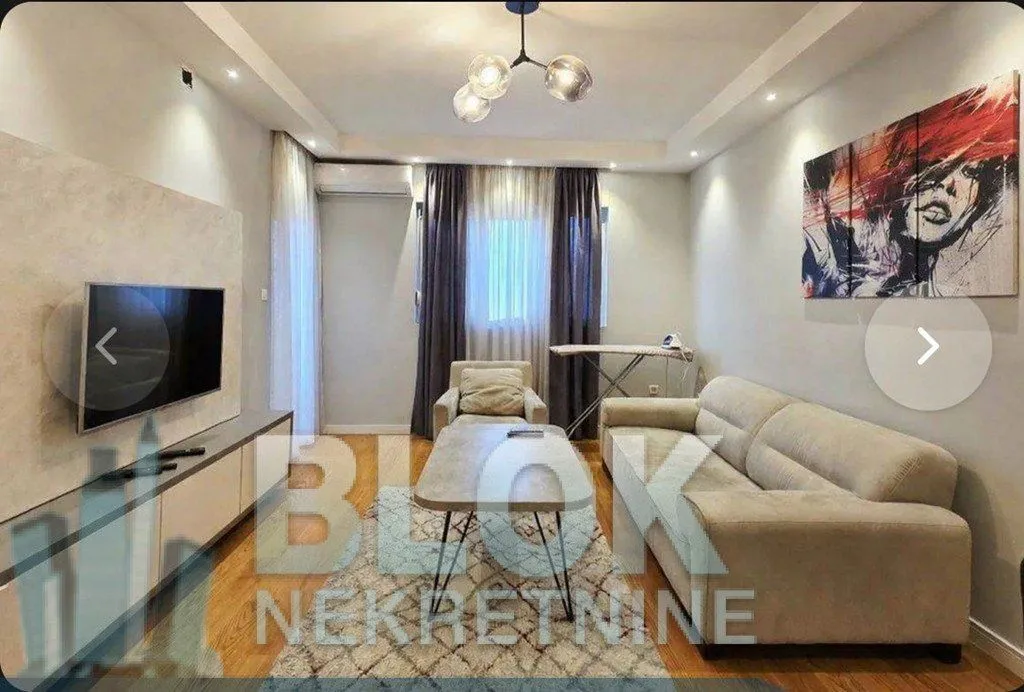 Izdavanje, jednosoban stan, 50m², Central Point, Podgorica