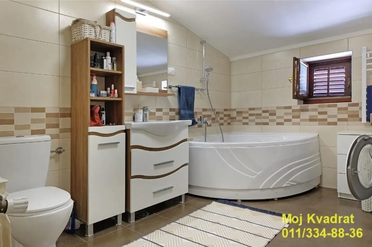 Prodaja, četvorosoban stan, 100m², Zemun Sve Podlokacije, Beograd
