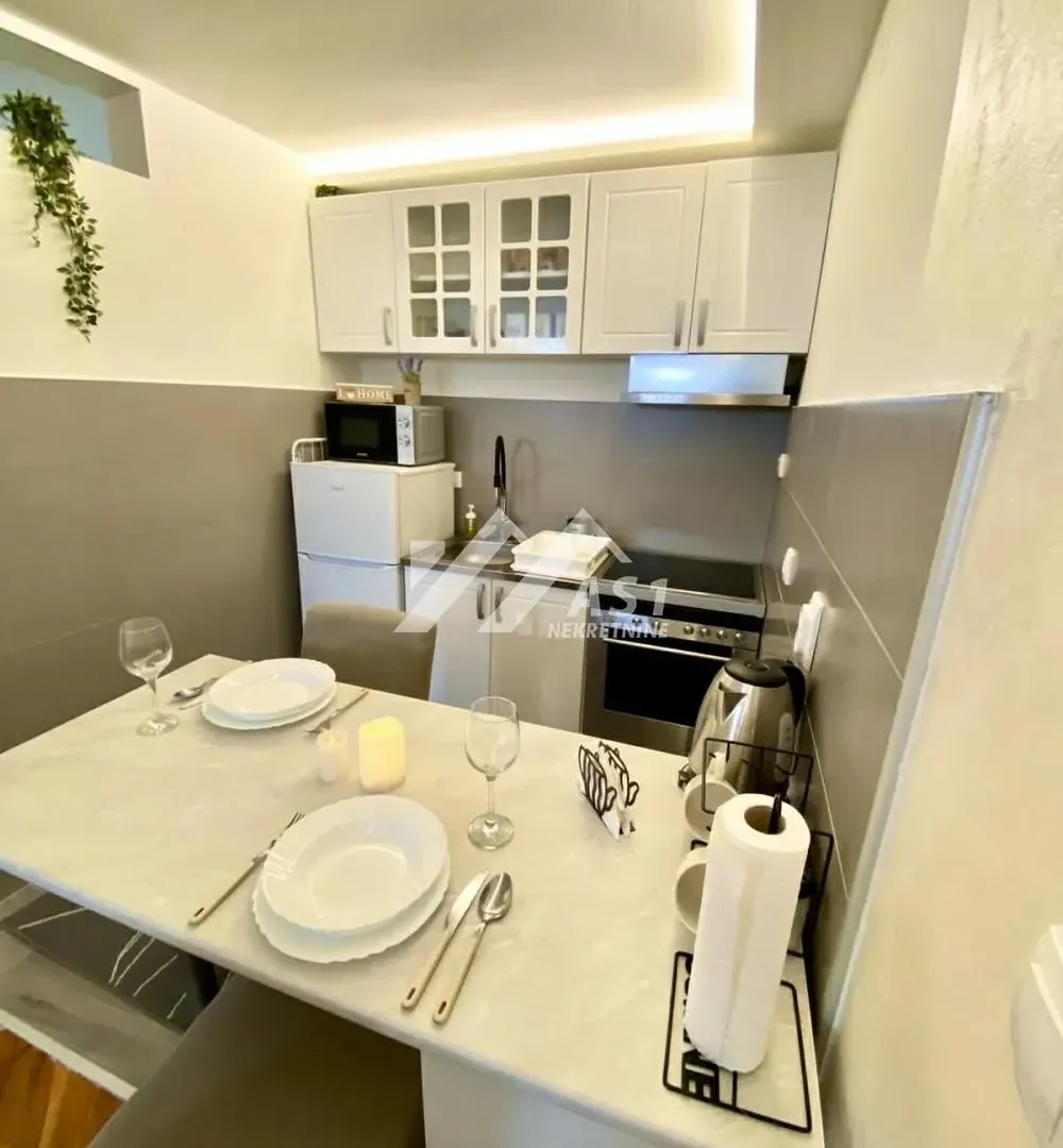 Izdavanje, jednosoban stan, 31m², Centar, Novi Sad