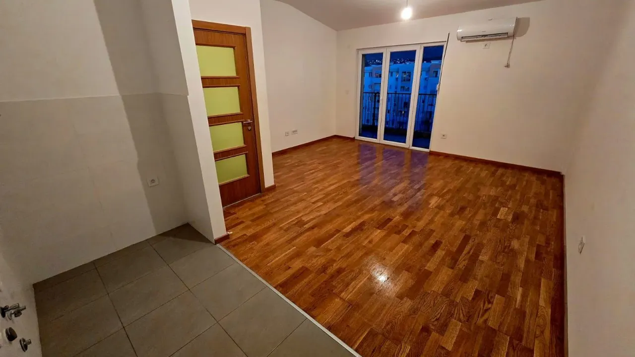 Prodaja, jednosoban stan, 72m², Stari Aerodrom, Podgorica
