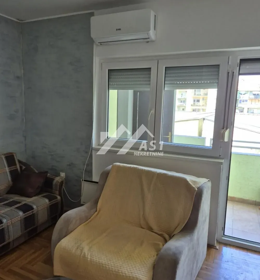 Izdavanje, dvosoban stan, 350m², Grbavica, Novi Sad Sve Podlokacije