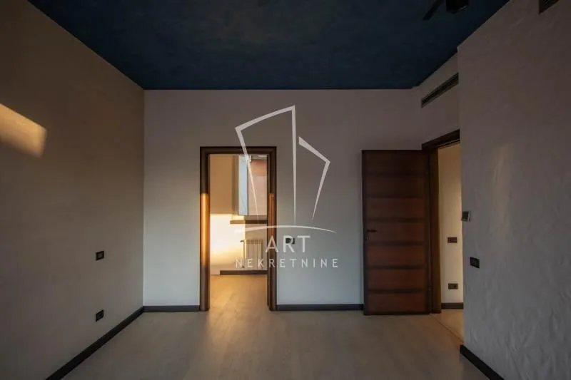 Sale, four bedroom apartment, 150m², Kalenić Pijaca, Vračar Sve Podlokacije