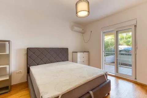 Bedroom with a double bed and access to the terrace. - image 21