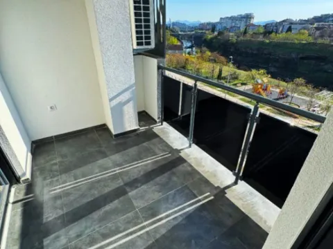 Izdavanje, dvosoban stan, 64m², City Kej, Podgorica - image 6