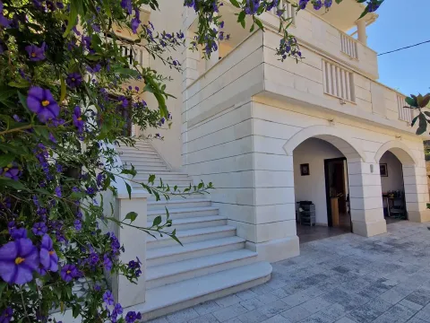 Prodaja, kuća, 245m², Tivat, Crna Gora - image 1