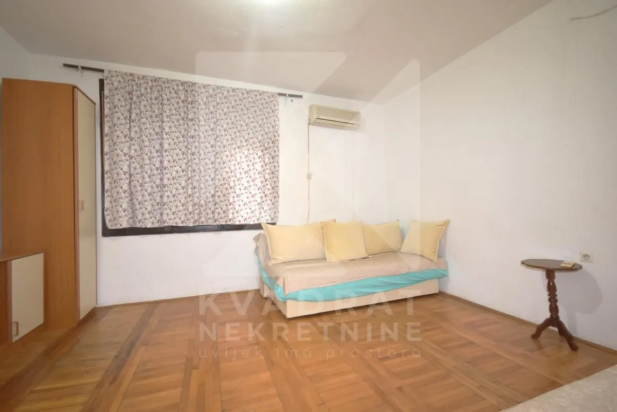 Izdavanje, dvosoban stan, 80m², Stari Aerodrom, Podgorica