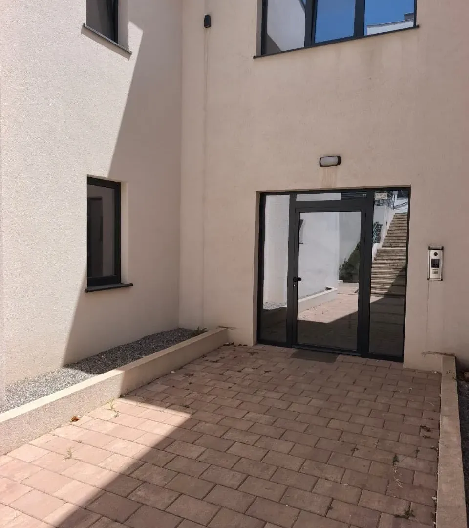 Izdavanje, kuća, 30m², Centar, Podgorica